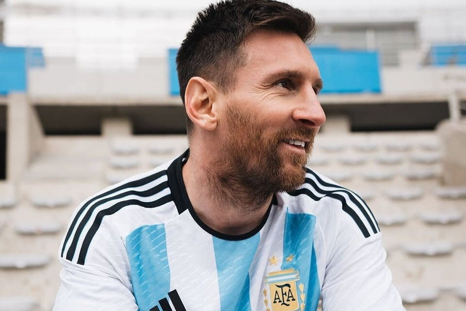 La gente quiere la camiseta de Messi de la Selección Argentina pero con las tres estrellas