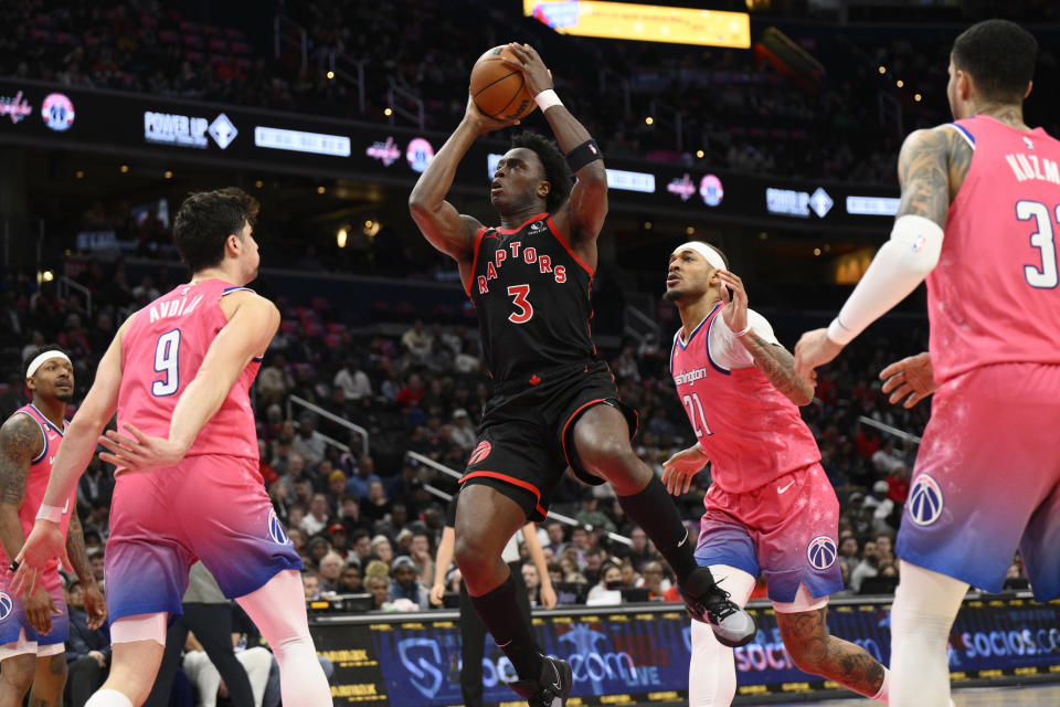 Toronto Raptors forward O.G. Anunoby (3) goes to the basket against Washington Wizards forward Deni Avdija (9), center Daniel Gafford (21), forward Kyle Kuzma, right, and guard Bradley Beal, far left, during the second half of an NBA basketball game, Thursday, March 2, 2023, in Washington. (AP Photo/Nick Wass)