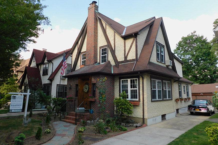 <p>This pale yellow house in Queens is where Donald Trump until age four.</p>