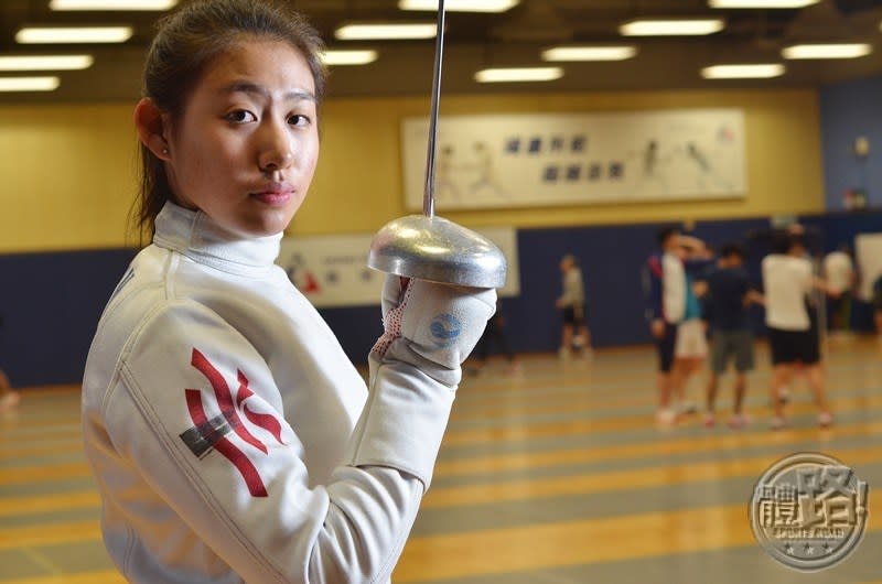 sportsroadjunior_junior15_fencing_kaylinhsiehsinyan_terenceleechakfung_20170419-01