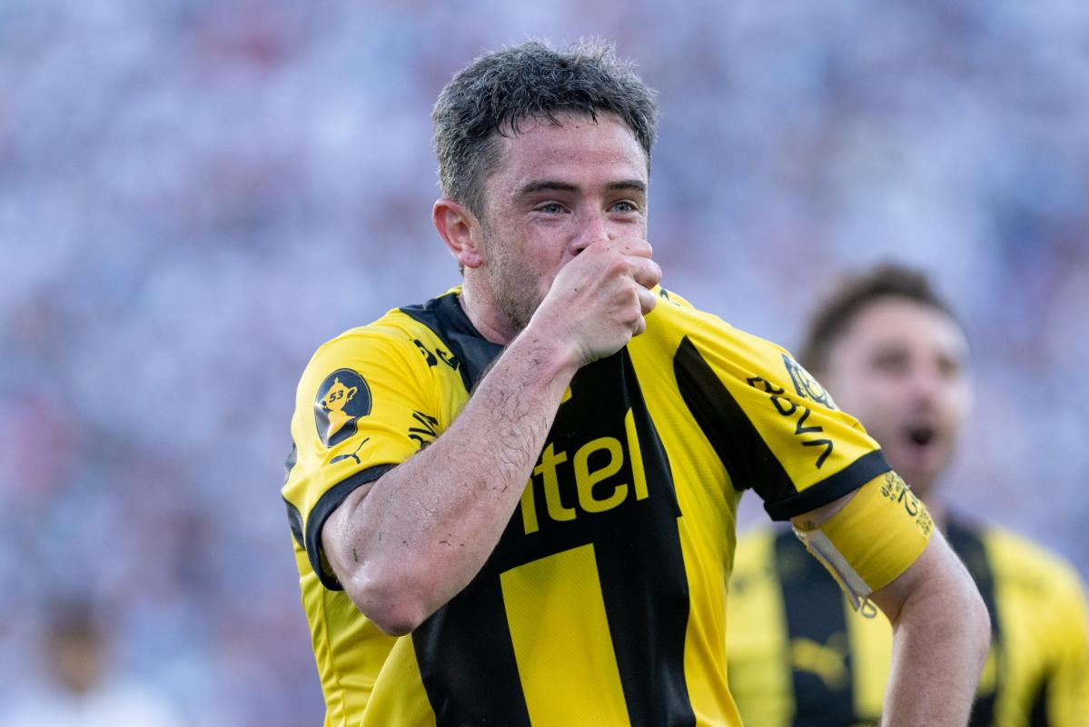 2-2. Nacional desaprovecha su ventaja y Peñarol iguala el Clásico