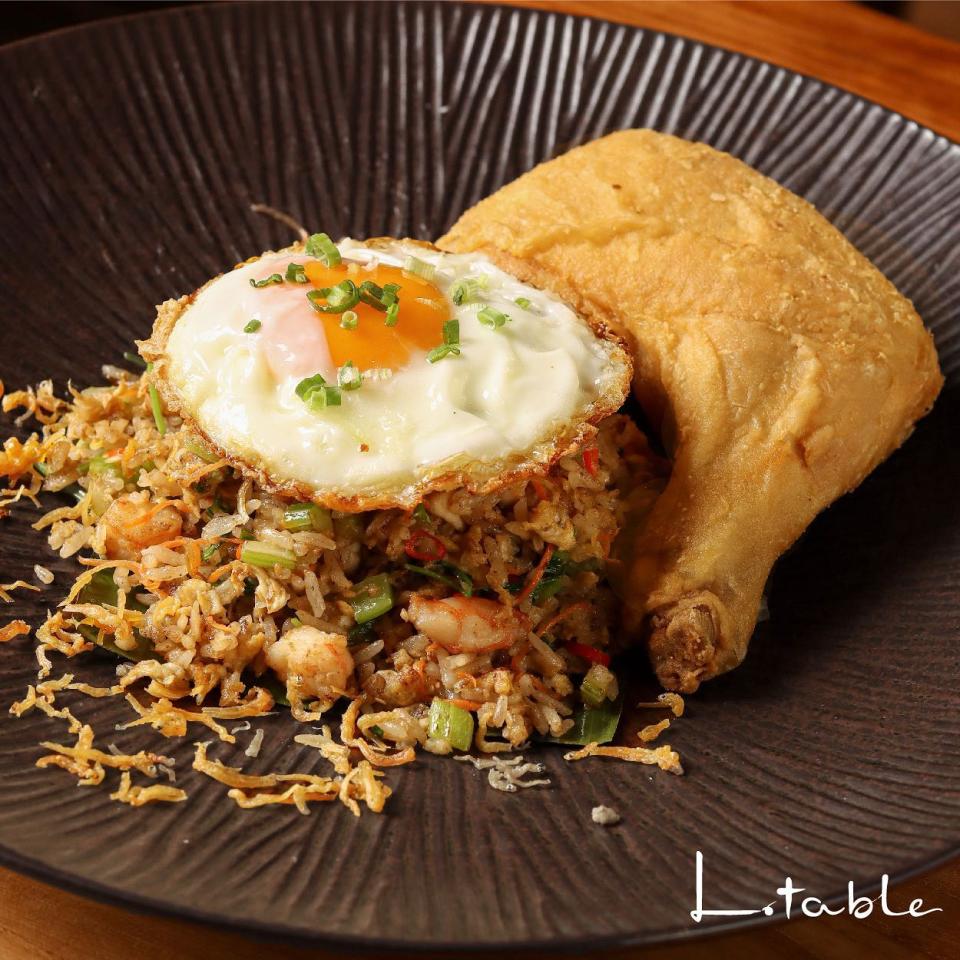 L.Table - Kampung fried rice with fried chicken