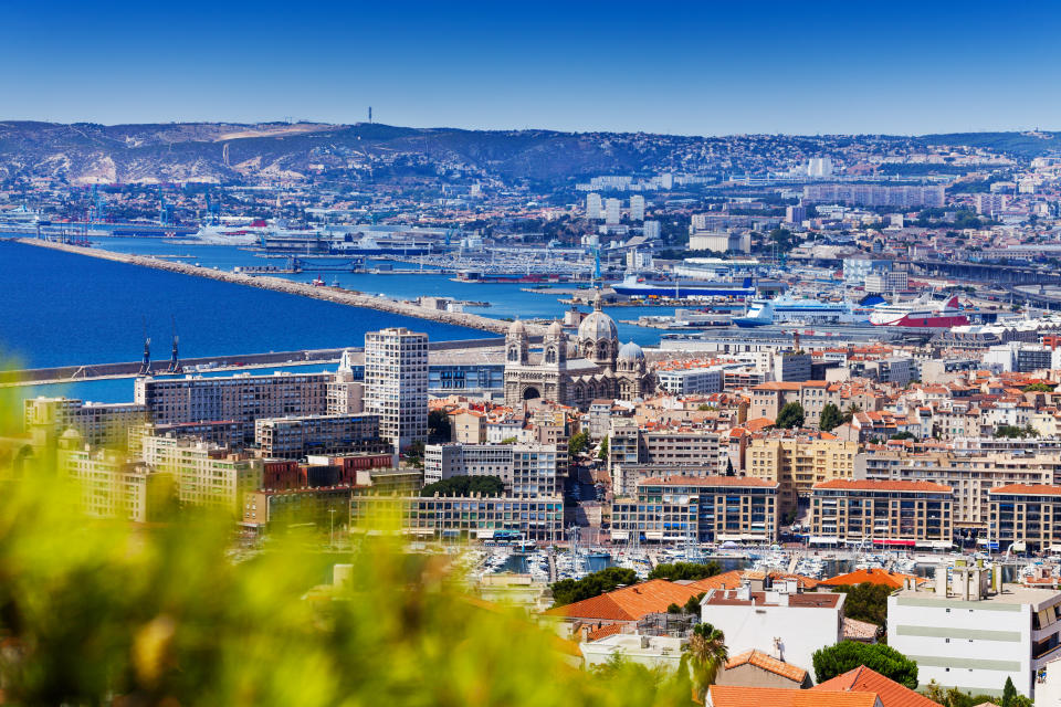 Wie viele andere Hafenstädte hat auch Marseille ein Problem mit der hohen Luftverschmutzung, die vor allem große Dampfer verursachen.