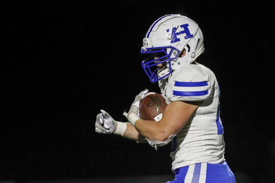 Highlands running back Dawson Hosea (28) runs the ball in for a touchdown against Covington Catholic in the second half at Covington Catholic High School Oct. 14, 2022.