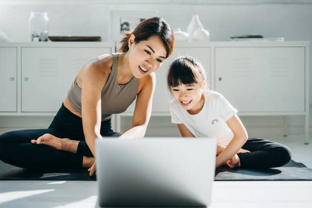 家長可與仔女一齊做運動。(圖片：istockphoto)