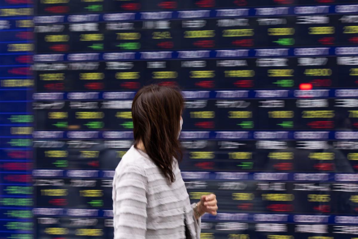 Global Stocks, Currencies Mixed; Treasuries Rally: Markets Wrap