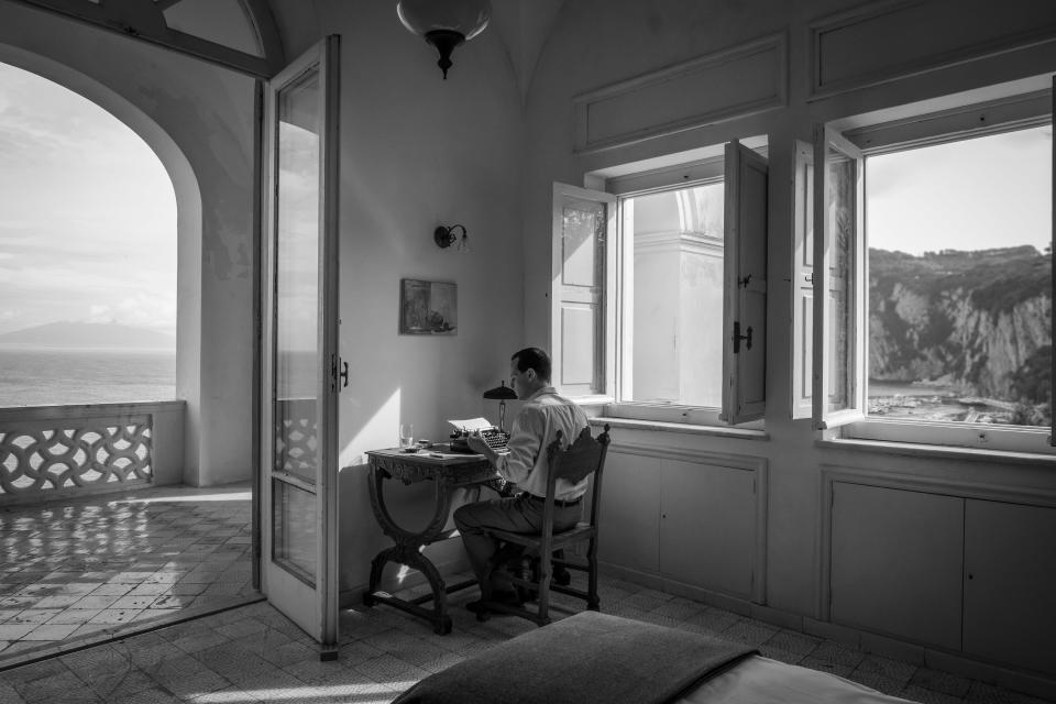 L'Hotel Miramare di Positano servì da modello per l'Hotel Ripley di Atrani, il cui interno era in realtà una casa privata.  L'esterno costituiva l'ingresso al monastero.