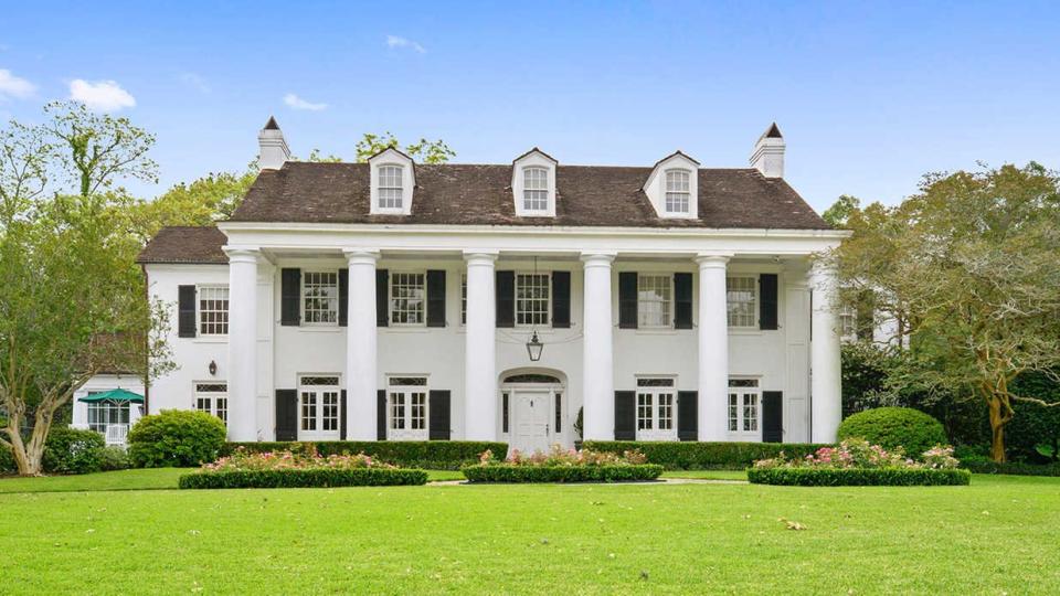 This Tara-esque Baton Rouge Mansion is a Louisiana Legend
