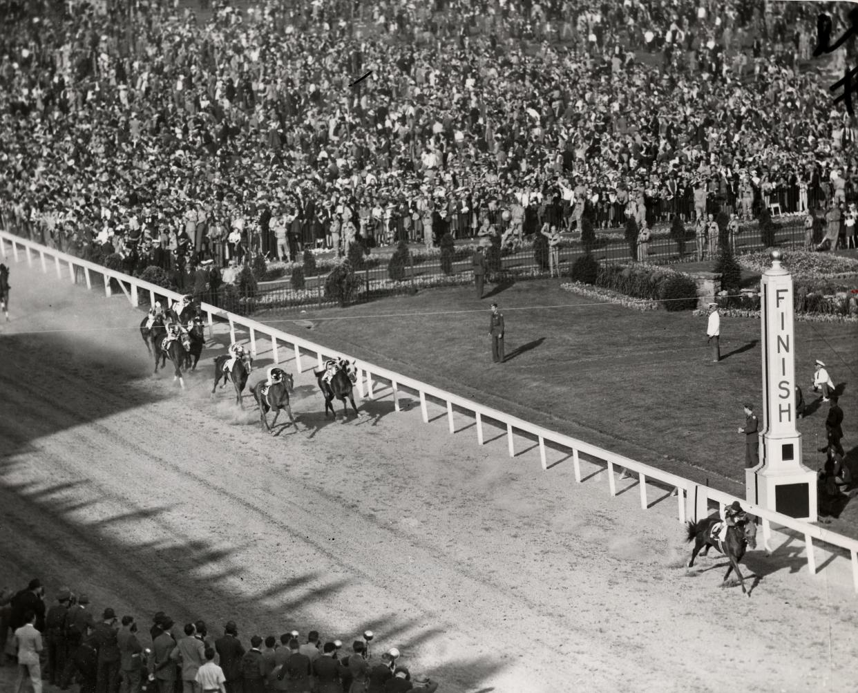 Whirlaway wins the 1941 Kentucky Derby.