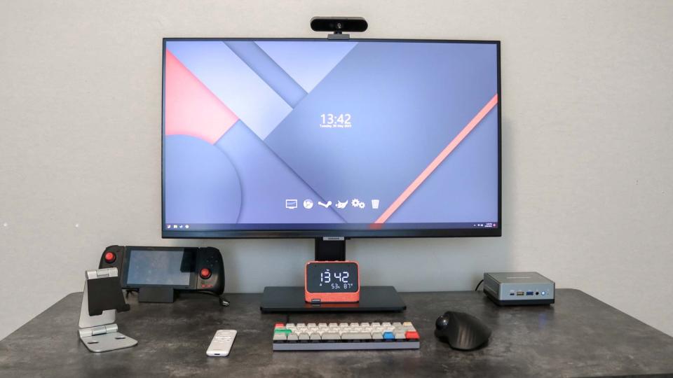 A mini PC, a Nintendo Switch and a monitor on a desk