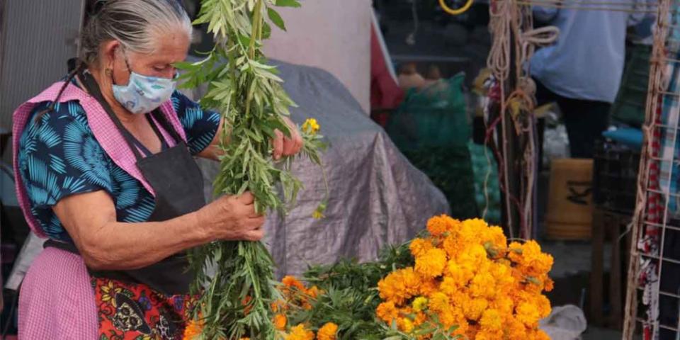 Preocupados productores de flor de Atlixco en Día de Muertos ante bajas ventas