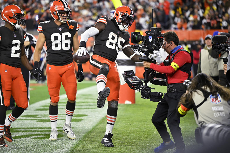 Cleveland Browns tight end David Njoku (85) celebrates a touchdown against the Pittsburgh Steelers during the first half of an NFL football game in Cleveland, Thursday, Sept. 22, 2022. (AP Photo/David Richard)