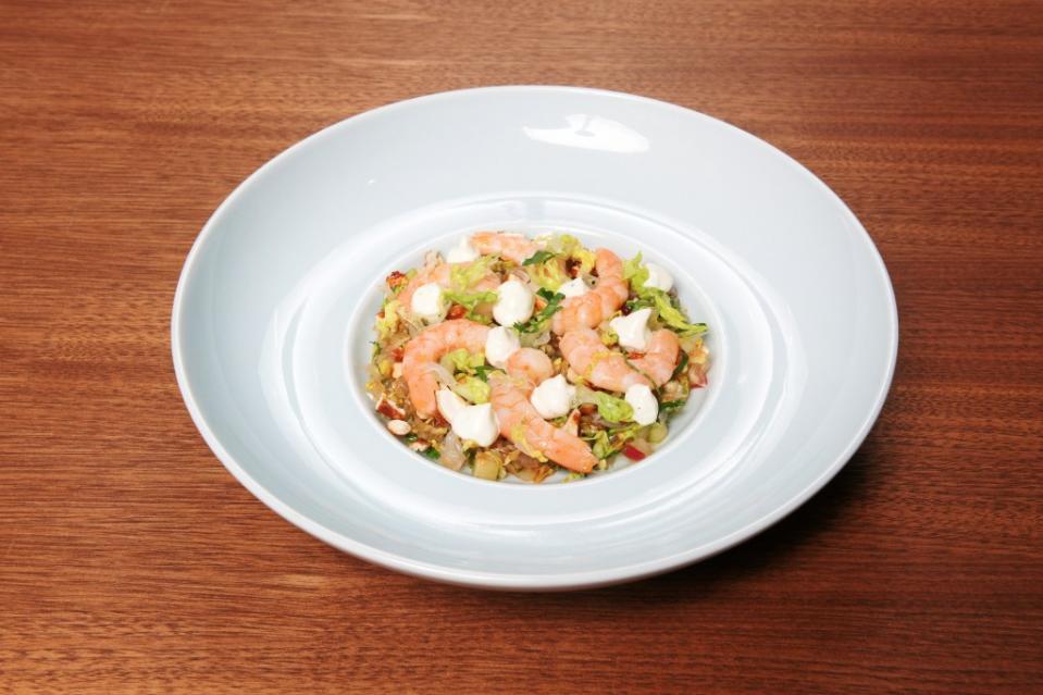 Pomelo, Crevettes Rosé und Kaffir-Limette im ersten Gang des Morgenpost-MEnüs Spezial.<span class="copyright">Maurizio Gambarini / FUNKE Foto Services</span>