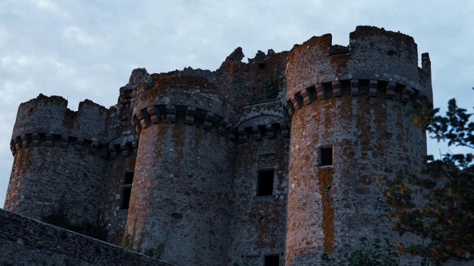 <p>La startup Dartagnans y la asociación de restauración Adopta un castillo han impulsado un proyecto que tiene como objetivo que el castillo medieval de Ebaupinay, en la región de Deux-Sevres vuelva a brillar como antes.<br><br>Foto: <a rel="nofollow noopener" href="https://dartagnans.fr/fr/projects/devenez-seigneur-du-chateau-fort-de-l-ebaupinay/campaign" target="_blank" data-ylk="slk:Dartagnans.fr;elm:context_link;itc:0;sec:content-canvas" class="link ">Dartagnans.fr</a> </p>