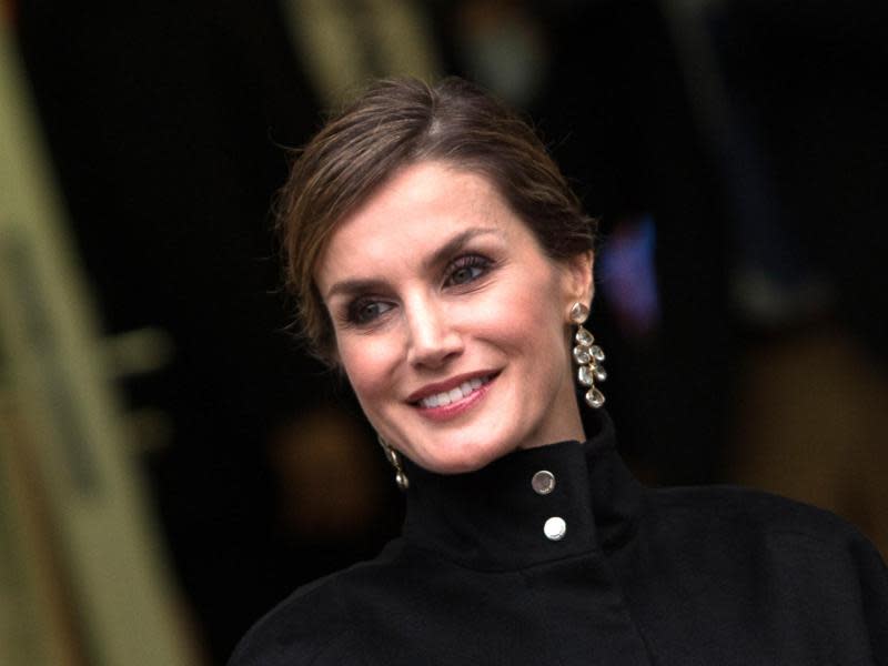 Königin Letizia kam im kurzen schwarzen Kleid mit hochgesteckten Haaren. Foto: Maja Hitij