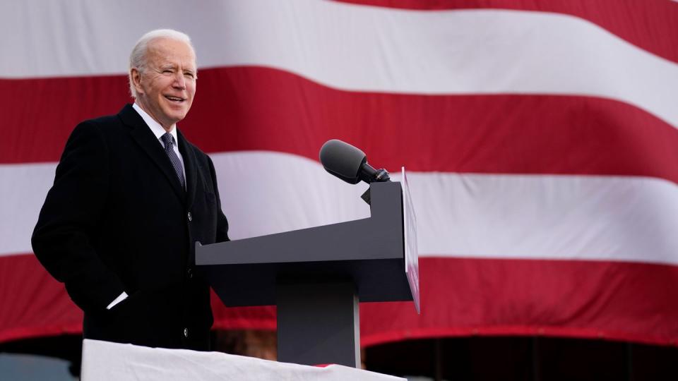 Der gewählten US-Präsident Joe Biden spricht im nach seinem Sohn benannten Major Joseph R. «Beau» Biden III National Guard/Reserve Zentrum.