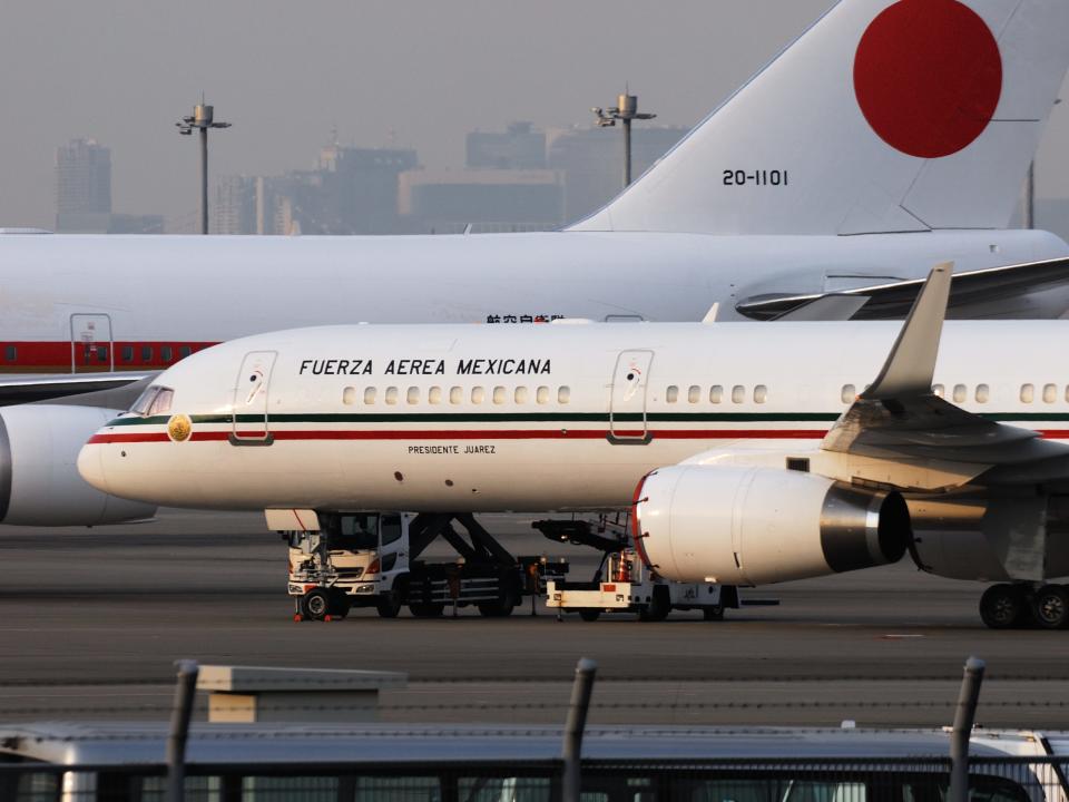 Mexican Air Force Boeing 757-200.