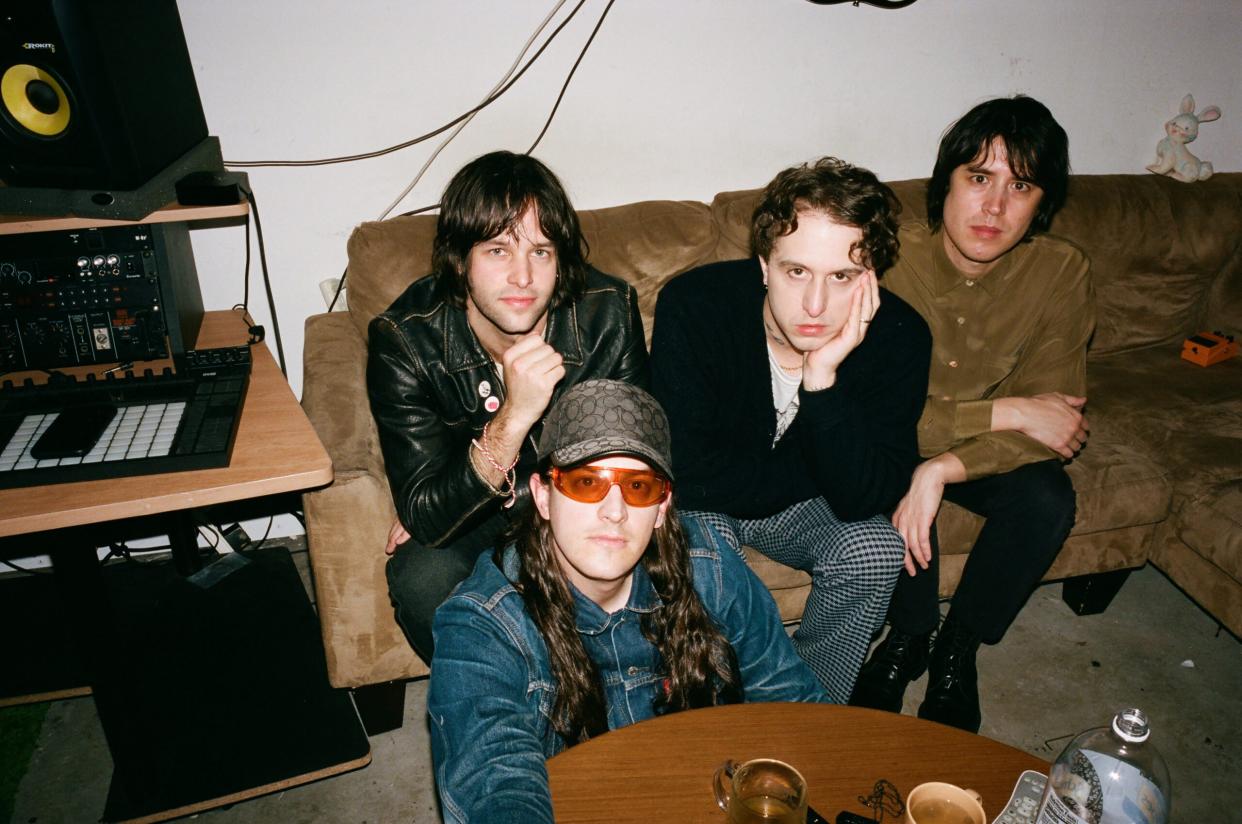 Beach Fossils – "Down the Line"