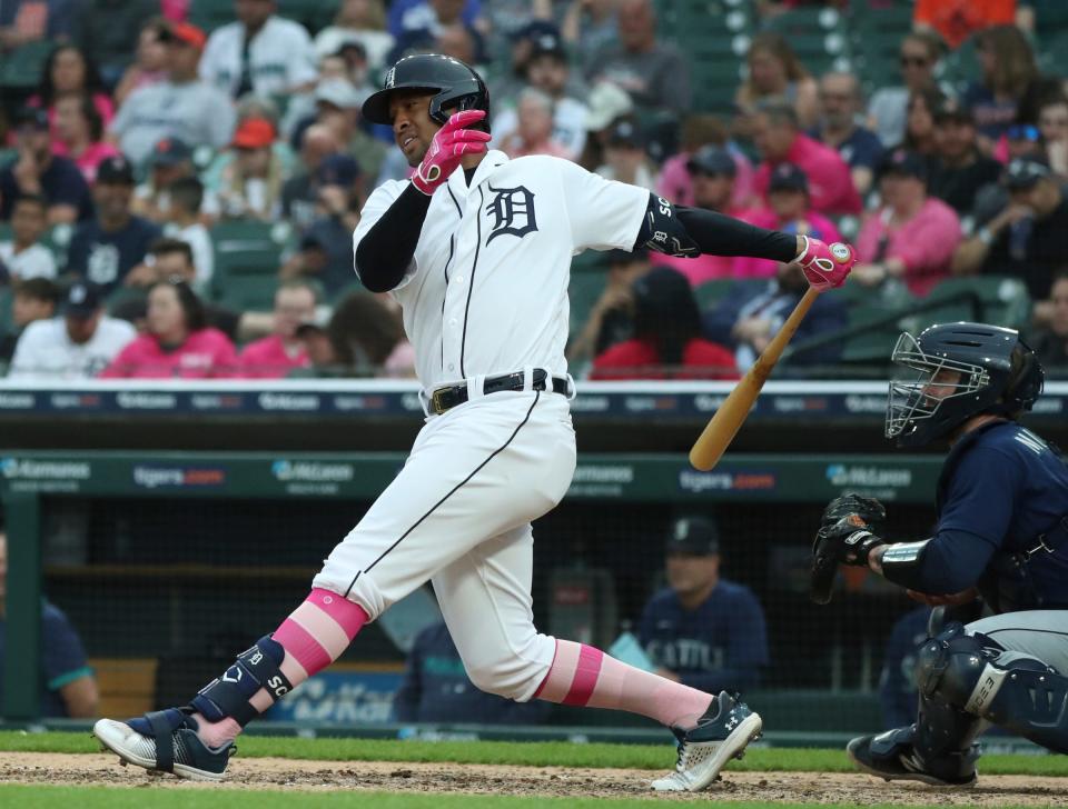 Detroit Tigers second baseman Jonathan Schoop (7) bats against Seattle Mariners starting pitcher Marco Gonzales (7) during fifth-inning action at Comerica Park in Detroit on Friday, May 12, 2023.