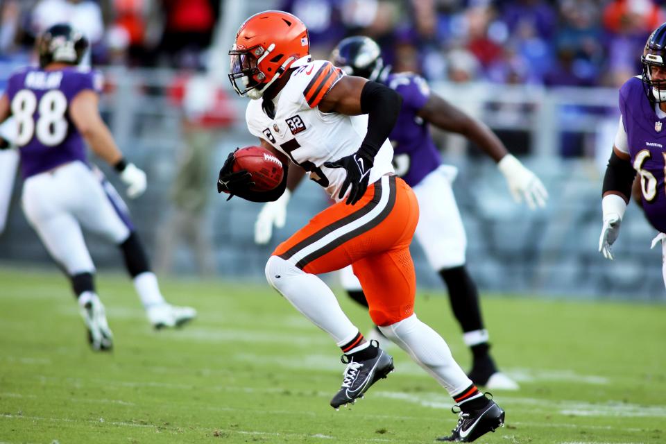 Cleveland Browns linebacker Anthony Walker Jr. (5)recovers a blocked kick during an NFL football game against the Baltimore Ravens, Sunday, November 12, 2023 in Baltimore, Maryland. (AP Photo/Daniel Kucin Jr.)