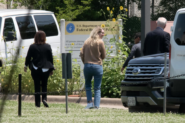 Inmates escape federal prison in Hopewell, Virginia