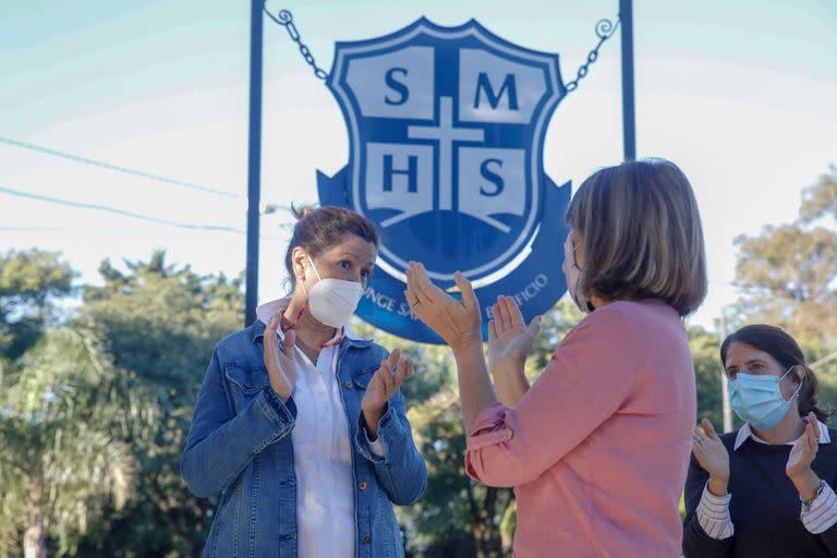 Abrazo simbólico  al colegio Saint Mary, San Fernando