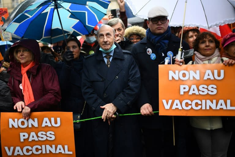 anifestation à Paris contre le Pass vaccinal, à l'appel des Patriotes du candidat pro-Frexit à la présidentielle Florian Philippot, le 8 janvier 2022 (AFP/Christophe ARCHAMBAULT)