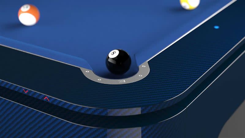 Bugatti撞球桌本體使用碳纖維、鈦合金、CNC精密切削的鋁金屬、上等皮革等頂級材料製成。（圖／翻攝自Bugatti官網）