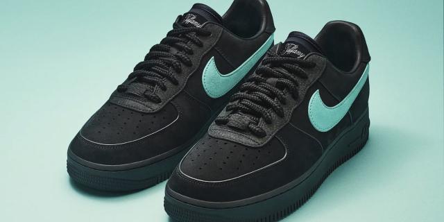 Tiffany & Co. x Nike Air Force 1 Plays With Suede And Silver - Por