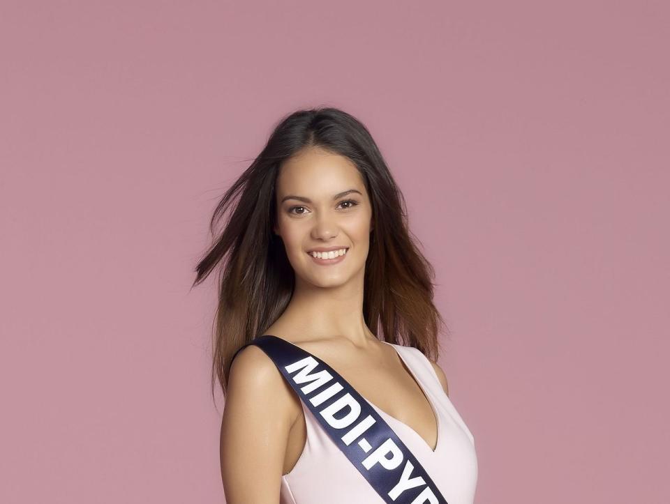 <p>Anaïs Dufillo, alias Miss Midi-Pyrénées, prend la pose pour sa photo officielle.<br>Crédit photo : SIPA/TF1 </p>