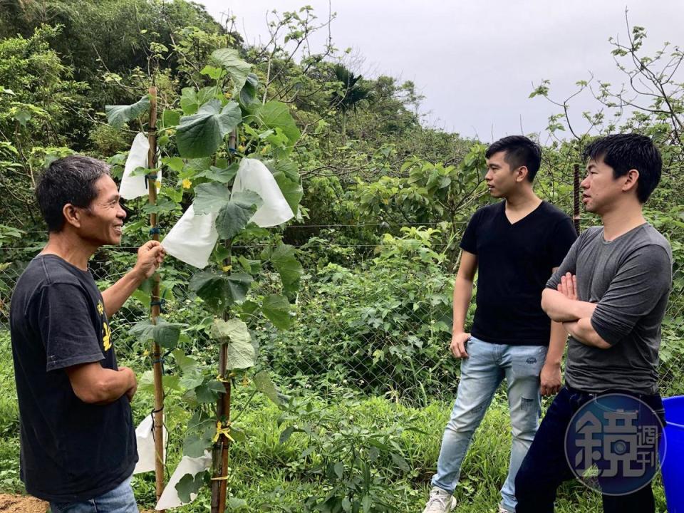 二位主廚一同拜訪當地農家，發掘好食材。