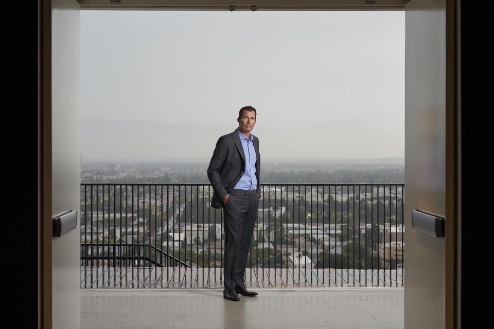 Scott Stuber, el director de la división de películas globales en Netflix, en las oficinas de la empresa en Los Ángeles, el 6 de diciembre de 2022. (Philip Cheung/The New York Times)
