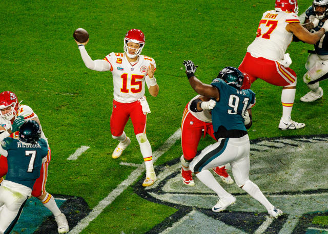 Patrick Mahomes leads Chiefs to thrilling victory over Eagles in