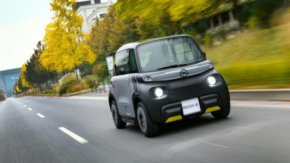 「Rocks-e」微型電動車在德國允許年滿15歲、並考取輕型動力車駕照的國民駕駛，能否來台值得觀察。(圖片來源/ Opel)