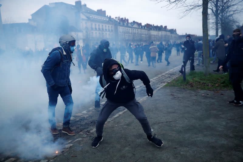 Second nationwide strike in France against pensions reform plans