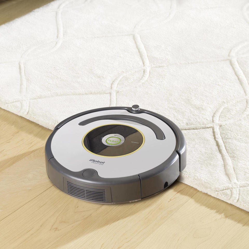 iRobot Roomba 618 Robot Vacuum. (Photo: Walmart)