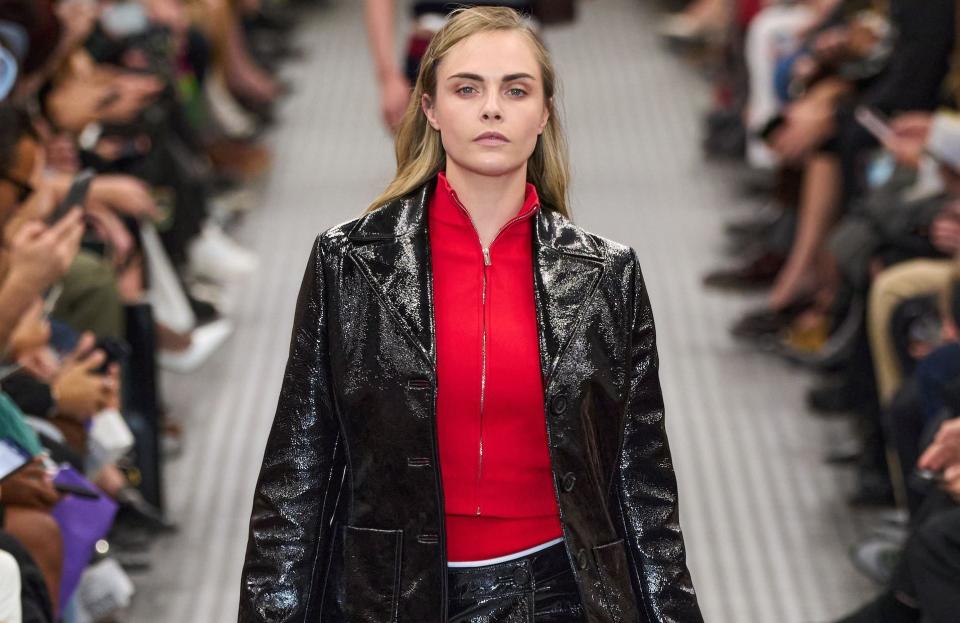 Cara Delevingne, Amelia Gray et Alexa Chung : Miu Miu fait défiler une pluie de stars lors de la Fashion Week