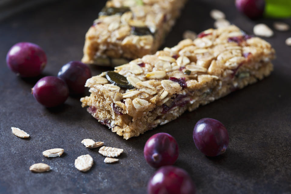 Granola bars with cranberries. (Photo: Getty Images)