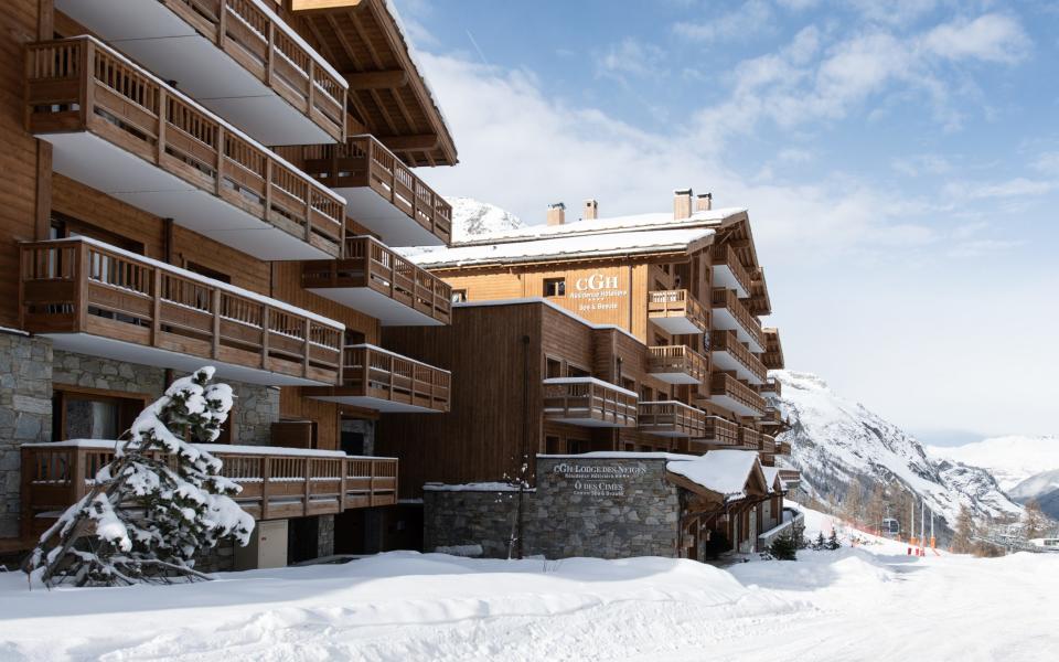 Stay at Le Lodge des Neiges