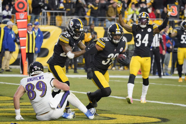 Steelers defense turns back the clock in throwback jerseys, Sports