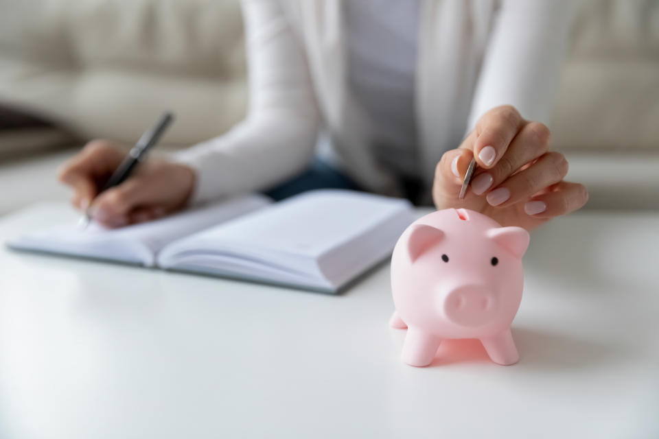 "La vida es demasiado larga para renunciar a todo lo que disfrutas solo para ahorrar unos dólares más", asegura uno de los expertos. Foto: Getty Images