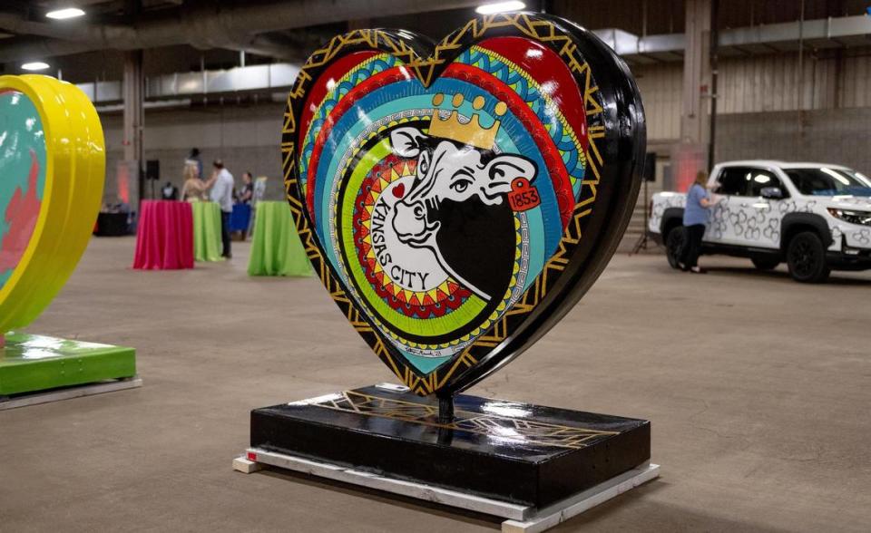 “Kansas City in My Heart For-Heifer” by artist Kathryn Messick is one of 40 hearts that make up the 2023 season of The Parade of Hearts. Nick Wagner/nwagner@kcstar.com