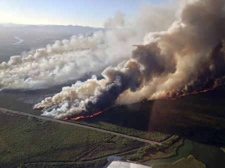 The Willow fire is shown burning across northwestern Arizona in this handout photo taken August 8, 2015 and released to Reuters August 10, 2015. REUTERS/Incident Air Attack/U.S. Forest Service/Handout via Reuter