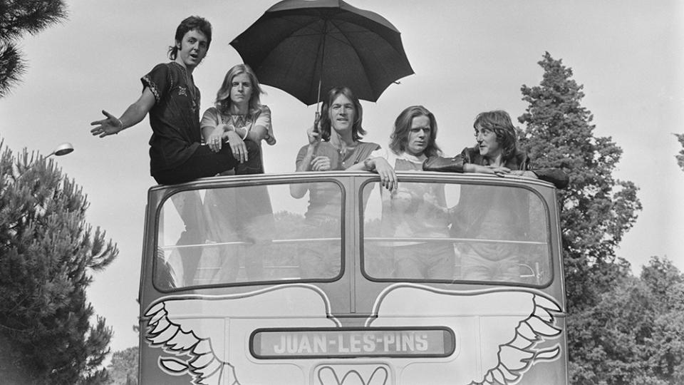 British singer and musician Paul McCartney, American photographer and musician Linda McCartney (1941-1998), American drummer Denny Seiwel, British musician Henry McCullough (1943-2016), and British singer and musician Denny Laine on the converted bus in which Wings are touring Europe, in Juan-les-Pins, France, 12th July 1972. (Photo by Reg Lancaster/Daily Express/Hulton Archive/Getty Images)
