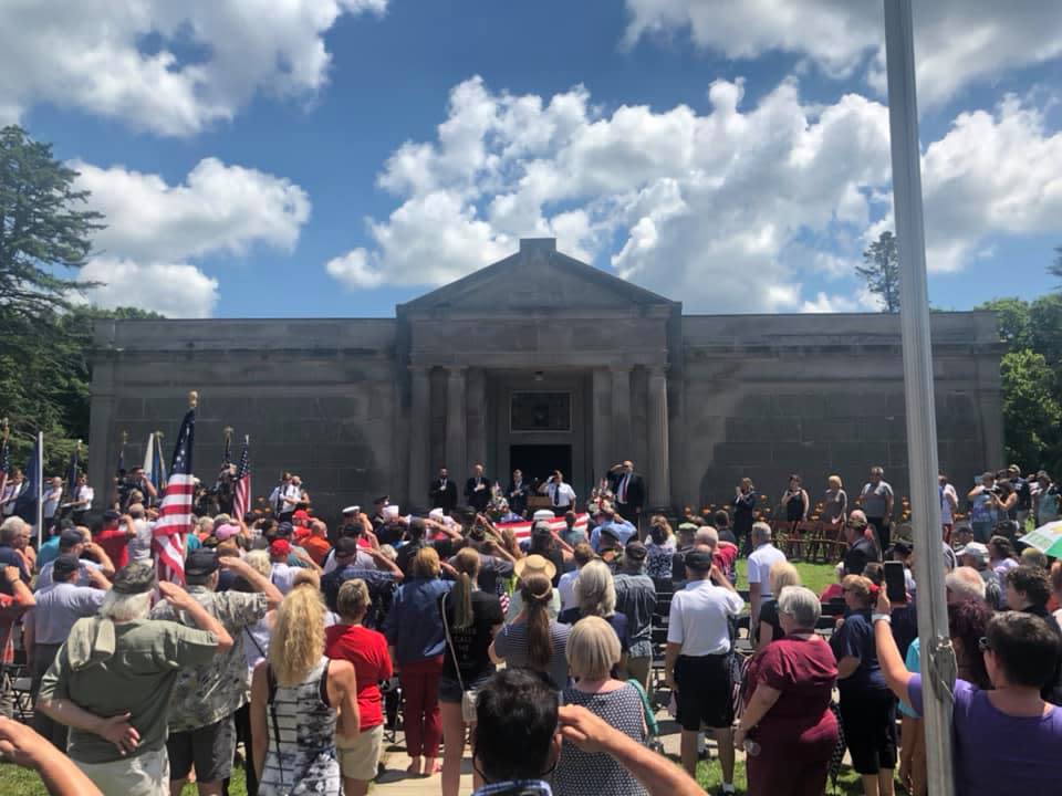 An estimated 3,000 strangers attended the funeral of a Vietnam veteran in Michigan. (Photo: Facebook/Brown Funeral Home & Cremation Services)