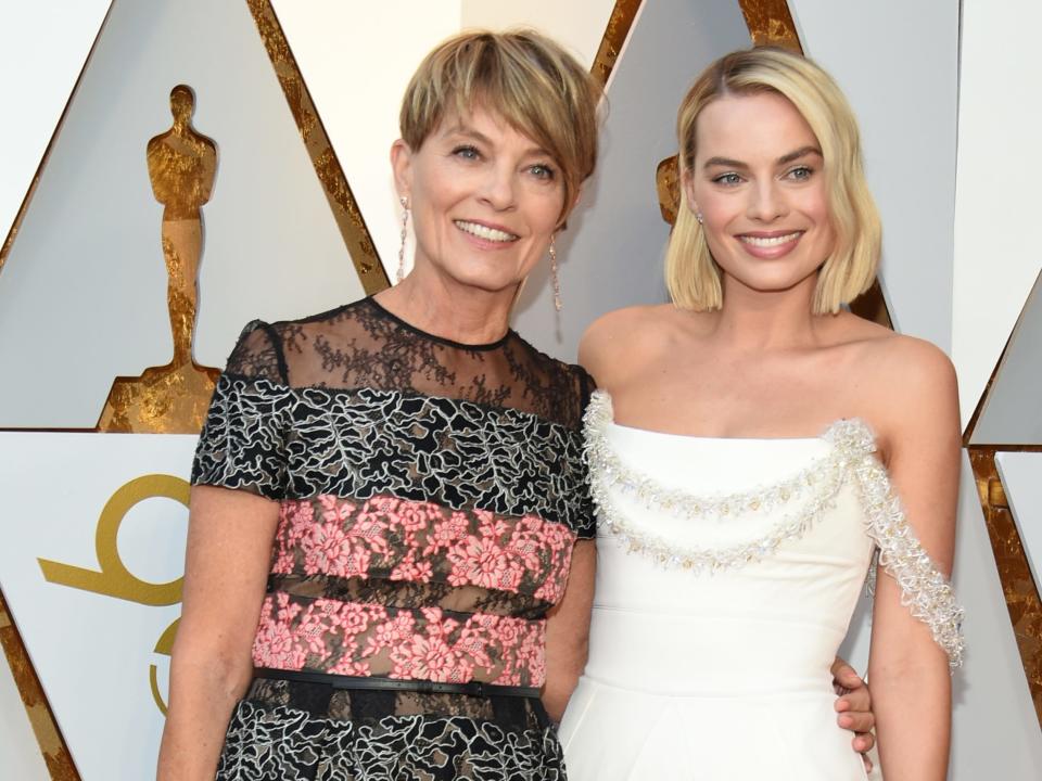 Margot Robbie and her mother Sarie Kessler in 2018 at the Oscars