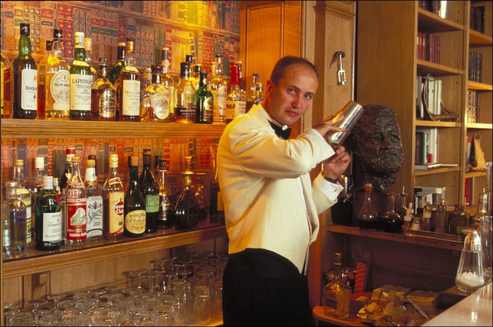 Bartender Colin Field in the hotel's Hemingway Bar in 1996