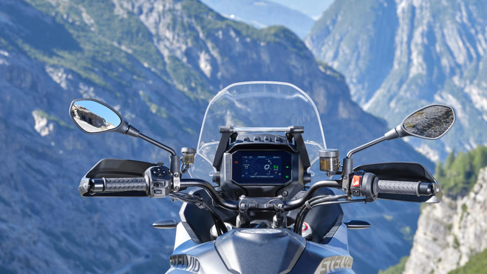 A look at the 2024 Moto Guzzi Stelvio's windscreen and 5-inch color display.