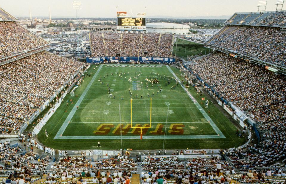 General overhead view of Veterans Stadium during the USFL football game between the Michigan Panthers and the Philadelphia Stars in Philadelphia, Pennsylvania on July 17, 1983. The Panthers won the game 24-22.