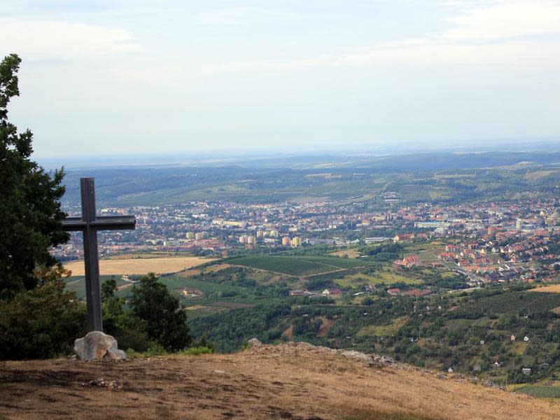 Hoch anfangen: Der 200 Meter hohe Startplatz in Eger erfordert Mut. Foto: Stephanie Saueressig